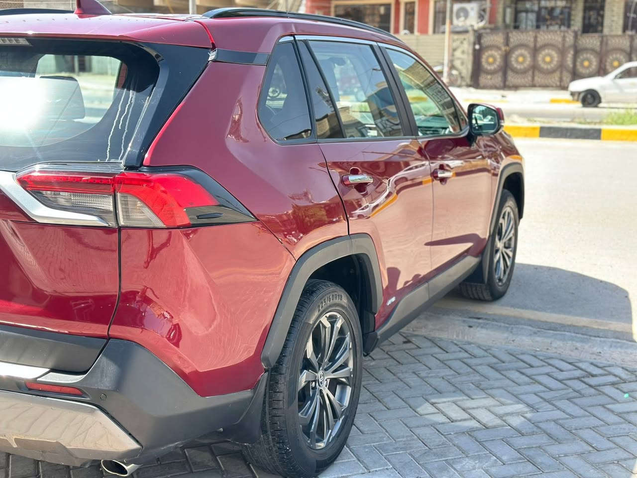 سلام عليكم للبيع .
راف 4 هايبرد لمتد فول 1/1
محرك 2.5
موديل 2022 رقم بغداد 
فتحة بانوراما 
رادار امامي 
رادار جانبي 
رادار خلفي 
توقف ذاتي 
5كامرات 
5بصمات 
كشنات جدل تدفئة تبريد 
الكشنات الخلفية تدفئة
تدفئة بالستيرن 
سستم سماعات UBL
بعد بيها هواي مواصفات بعد هيه اعلى فئة
عداد 58 ml
حادثها موضح بالصور غير شي كفالة 
السعر 220 وبيها مجال 
استفسار ***********
