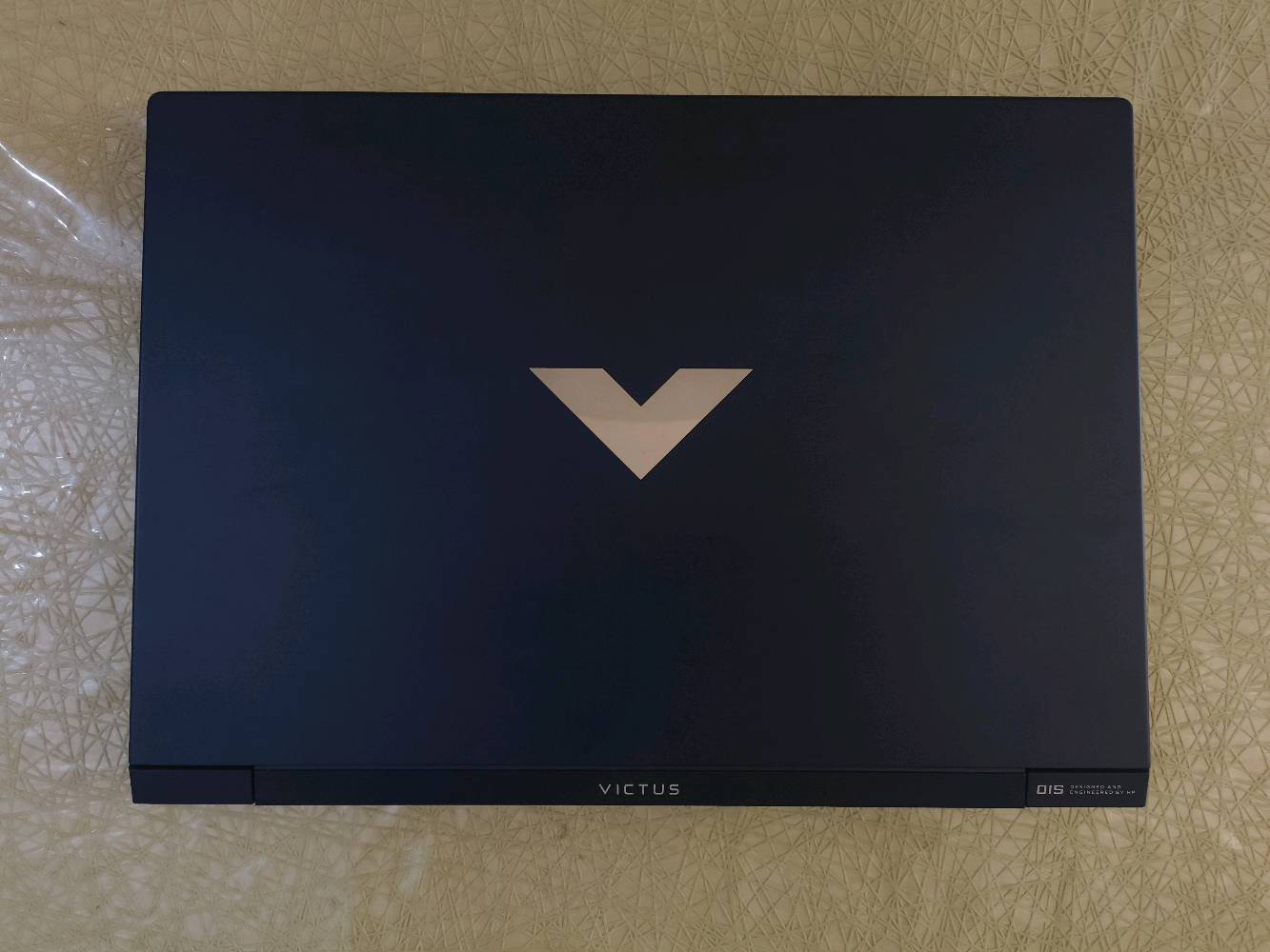 لابتوب اتش بی HP Victus F15-FA1000 gaming laptop

لابتوب تكدر تشتريه وتكول اشتريت جهاز جديد وبالك مرتاح، استخدام طالب كلية خفيف والجهاز بعده بضمان الشركة الي يخلص شهر12 صحة البطارية 98% مشحون 46 مرة فقط. الجهاز كامل بدون اي خدوش + شاحنته الأصلية (بعدها بچيسها) + جنطة لابتوب هدية .

CPU المعالج : I7 12th H
GPU كرت الشاشة : RTX 4050 6 VRAM
RAM الرام : DDR5 16GB
Storage التخزين : SSD 512 GB
Screen الشاشة : IPS 144 HZ
شركة HP بهذا اللابتوب متعاقدة مع الشركة الدنماركية العريقة Bang & Olufsen المختصة بمجال الهياكل الصوتية وهالشي يضمنلك تجربة صوتية ممتازة تفتقر الها اغلب اللابتوبات المعتمدين بنظامهم الصوتي على الشركة المصنعة فقط. سعر النسخة الجديدة حوالي 1,600,000 وهذا اللابتوب ابيعه ب 1,250,000 وبيه مجال بسيط للشراي.
شنو المواصفات التفصيلية للجهاز؟ يعني الموديل الكامل، نوع المعالج، الرام، وسعة التخزين؟: 

CPU المعالج : I7 12th H
GPU كرت الشاشة : RTX 4050 6 VRAM
RAM الرام : DDR5 16GB
Storage التخزين : SSD 512 GB
Screen الشاشة : IPS 144 Hz
الجهاز شكد حالته؟ بيه أي خدوش، كسر، أو قطع متبدلة/مصلّحة سابقاً؟: 
الجهاز شبه جديد بدون اي خدوش او قطع مبدلة .
البطارية شكد تقعد تقريباً؟ وهل الشاحن أصلي وموجود ويـاه؟: 
نعم موجود
وين موقعك بالضبط؟ وهل متاح الاستلام اليدوي أو التجربة قبل الشراء؟: 
بغداد، اذا ببغداد نعم
شنو سبب البيع؟ وهل عليه ضمان أو فاتورة بعده موجودة؟: 
يوجد ضمان الشركة + سبب البيع مدا استخدمه