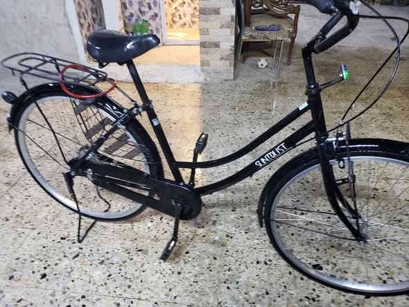 السلام عليكم باسكل بناتي الحجم 26ياباني اصلي شرط الفحص والتجربه باسكل ماركت سانتوس الباسكل بدون كير ولا حساس النضافه 90%الباسكل مختم كامل وجاهز لاخر حبايه السعر ١١٠وبي مجال حك الجيه العنوان المين بشرع ماركت حيدر رقم ***********
