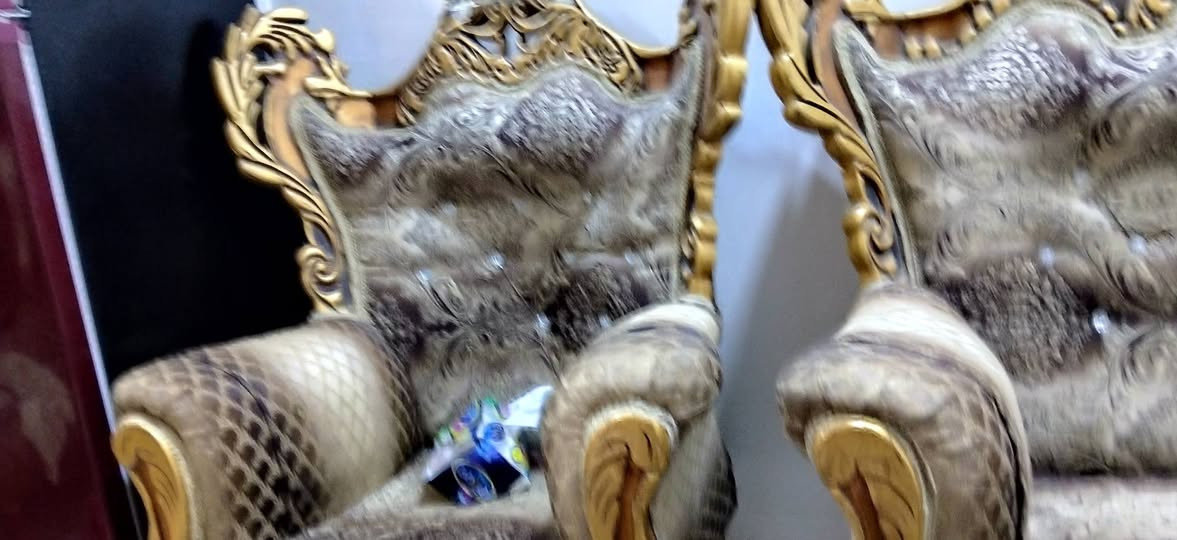 تخم سبع مقاعد نضيف قياس وسط ومرتب ب220الف مكاني بغداد ***********
