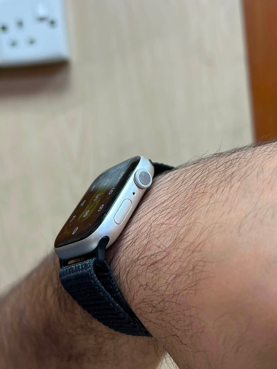 Apple Watch 8 Silver⌚️45mm
السلام عليكم 
ابل واتش جيل 8 
حجم الساعة 45 mm
بطارية الساعة 84%
نظافة الساعة 80% 
موضحة بالصور مصور كلشي بالتفصيل ودقيق علمود توضح الك

((((ملاحضه شخوط ب شاشه +دكمه مره تشتغل مره ماتشتغل )))) تشتغل طبيعي مابيها كلشي صوت شحن صورة كله طبيعي 

سعر خاص او اتصال

موصل حي السكر

*********** اتصال + واتساب
