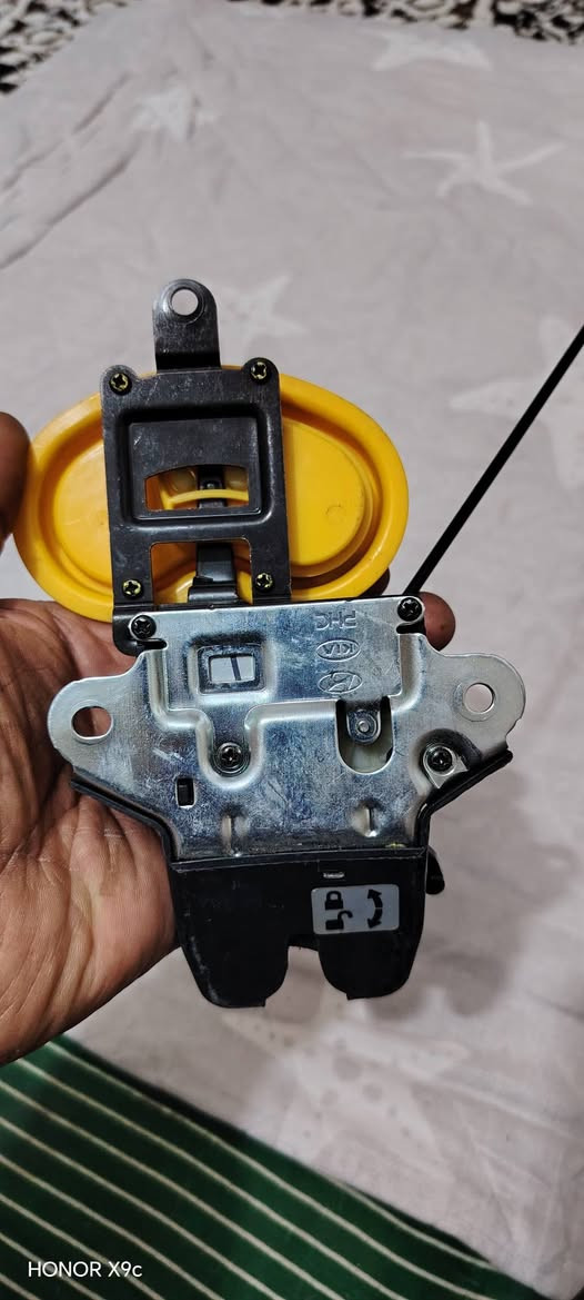 اللهم صلِّ على محمد وآل محمد 
#متابعه_الصفحه توصيل لجميع المحافظات 
تم وصول قفل جنطه تفصيخ العدد قليل
العنوان الديوانية حولي الخصيمة مقابل الزرعه مقابل مدرسه الايرانية واتساب ***********
ورشة الصادق لتصليح مكائن جام واقفال السيارات
