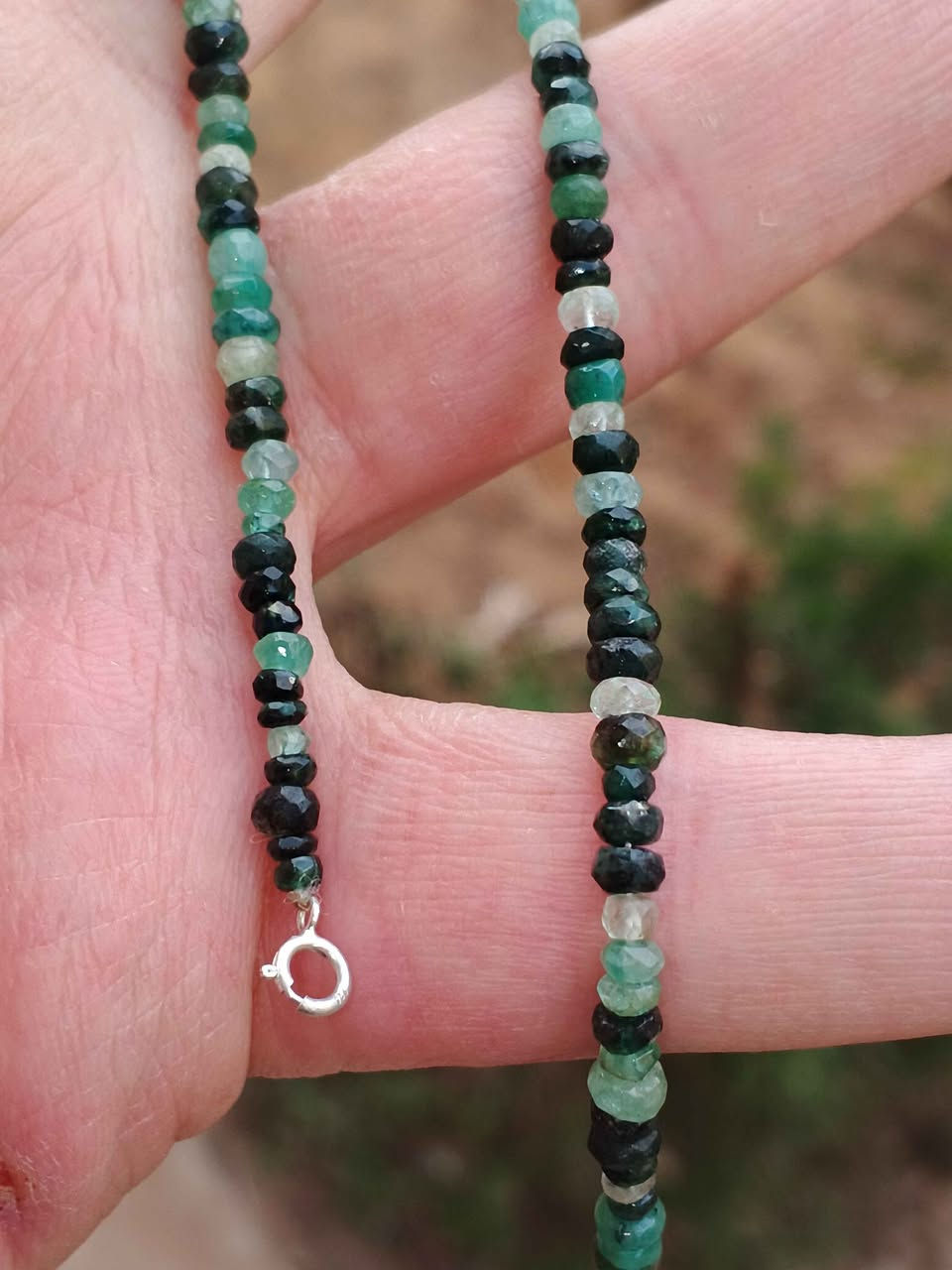 عقد انتيك من الزمرد الزامبي حجر المداح الرائع مقاس الحبة 4 ملي يعتبر هذا العقد المصنوع من الأحجار الكريمة من الزمرد الزامبي الرائع قطعة مميزة للغاية. كل حبة من الزمرد تمتاز بحجم 4 ملي، مما يمنح العقد توازنًا مثاليًا بين الأناقة والتميز. الزمرد الزامبي معترف بجودته العالية ولونه الأخضر الزاهي الذي يضفي على أي مظهر جاذبية إضافية وسحر لا يقاوم. تُعد هذه القطعة مثالية لأي مناسبة سواء كانت رسمية أو غير رسمية، وتعتبر اختيارًا رائعًا للذين يرغبون في إضافة لمسة من الفخامة إلى إطلالتهم.
#عقد #زمرد #مجوهرات #الأفطار #اذان #مدفع #facebookviral #silver #مسلسلات #حجرطبيعي #رمضان_مباركツ #facebookpostシ #reelsvideoシ #خواتم #اكسسورات #حريمي #جواهر #المداح العمرانية, الجيزة


**إذا كنت صاحب هذا الإعلان وتريد حذفه لأي سبب، رجاءا أرسل رسالة إلى الدعم الفني**