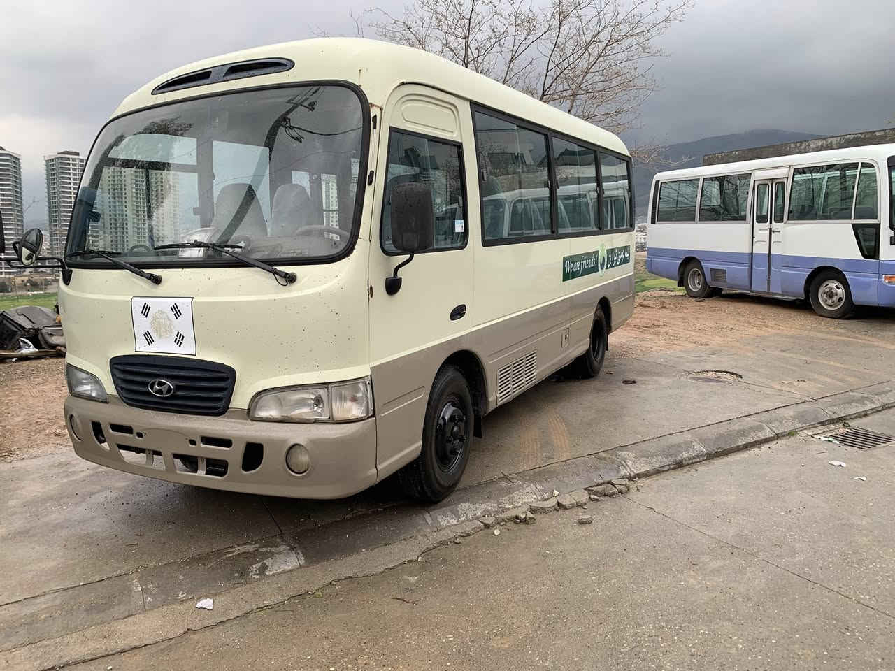 سلام عليكم سياره موديل ٢٠٠٤ مزایدە سیارە کلش جدید رقم سلیمانیە اوصولیە بدون صبخ بدون ضربە سعر ١٦٥ورق و بيا مجال مكان سليمانيه رقم موبايل ***********
