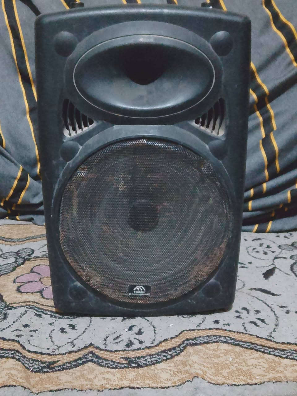 السلام عليكم سماعه منغولي اصلي شغاله شحن وكهرباء عاوزها فقط شاحنه سعر 25 عنوان بغداد مدينه الصدر***********
