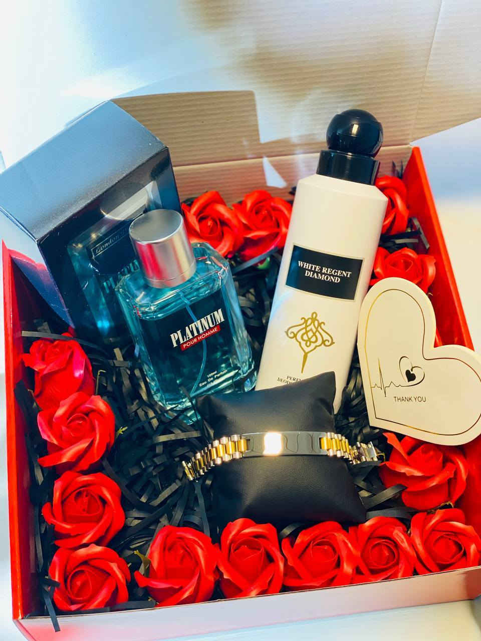 لأن الحب تفاصيل 🎁❤️
بوكس رجالي مميز يجنن بعيد الحب 🔥

عطر بلاتينيوم رجالي يفوح فخامة وثقة 💙✨
معطر إبراهيم القرشي ريحة نظافة وثبات يخبل 🤍🌫️
وسوار أنيق يكمّل اللوك ويظل ذكرى بيده طول الوقت ⌚💫

محاط بورود حمر حتى تكون الهدية مليانة عشق 🌹❤️
دللي حبيبج بهدية راقية تخليه يتذكّرچ بكل رشّة عطر وكل نظرة لسواره 😍


**إذا كنت صاحب هذا الإعلان وتريد حذفه لأي سبب، رجاءا أرسل رسالة إلى الدعم الفني**