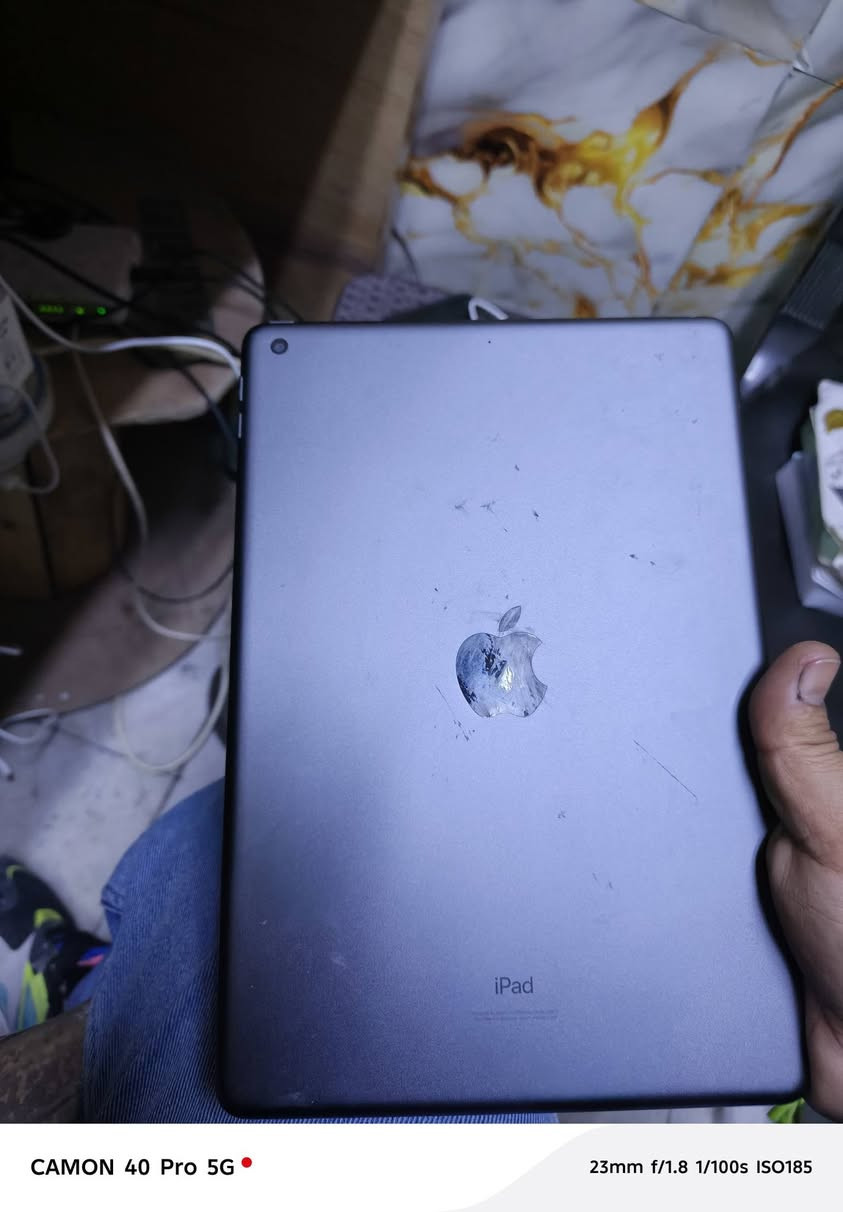 السلام عليكم عندي ايباد 9 جهاز نضيف كلش فقط مبدل شاشه مالته وكاله اصليه شحن خير من الله مكاني بغداد حي الامانه السعر 175 متواجد فيس ورقم ***********
