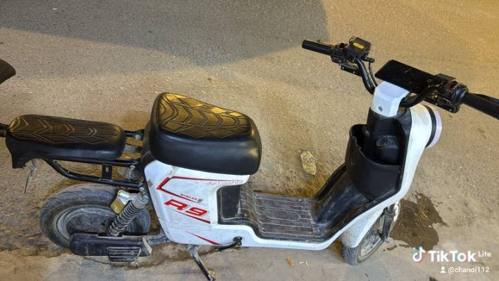 السلام عليكم دراجة شحن  R9 للبيع جديده مابيه نقص. السعر 475 بيها مجال ***********
