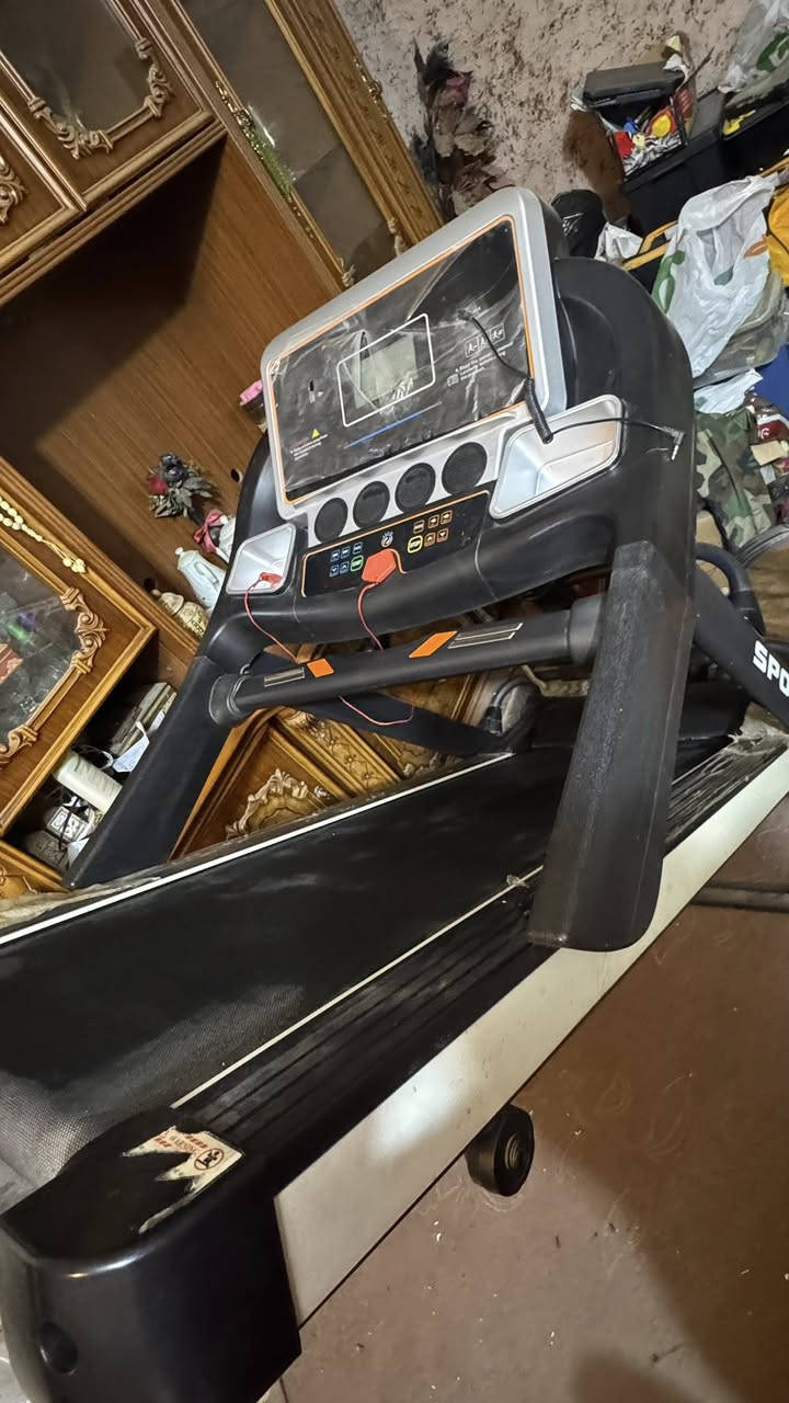 جهاز جري امانةة الله جديد ممستخدم بس مره بس لان بالمخزن صاير عليه تراب قوي نفس مال جم يتحمل وزن 190 كيلو دبل ماطور جبلي وبي بعد هواي مواصفات 
اخذته ب 650 ودا ابيعه ب 400 مكاني اليرموك 
كُـلش محتاج فلوسه ومستعجل على بيعته


**إذا كنت صاحب هذا الإعلان وتريد حذفه لأي سبب، رجاءا أرسل رسالة إلى الدعم الفني**