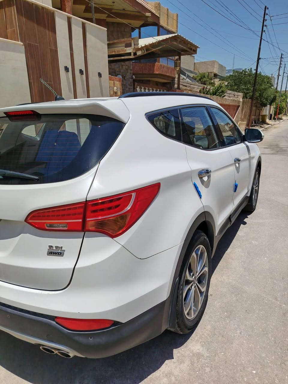 🚘 للبيع: هيونداي سنتافي خليجي 2015 🚘
✅ وارد خليجي�✅ محرك 3300 – 6 سلندر�✅ دفع رباعي�✅ 7 راكب�✅ تبريد 3 قطع�✅  تحكم بالستيرن�✅ مرايا شفط�✅ حساسات أمامية وخلفية�✅ كاميرا خلفية�✅ إشارات بالمرايا�✅ بدون صبغ �✅ بارد كصة البنيد وبارد بين الجاملوغ والباب
📍 مكان السيارة: بابل�💰 السعر: 160 وبيه مجال 
📞 للاستفسار: ***********
