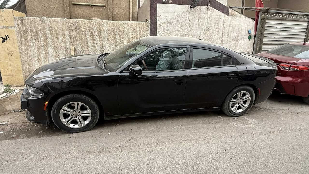 جارجر 2016
Sxt
شاشه جبيره 
قطعتين تبريد 
لايت زنون 
ماشيه110
ب اسمي
بيه قطعتين صبغ 
وشخوط بسيطه 
رايدها ب174وبيه مجال بسيط
***********
