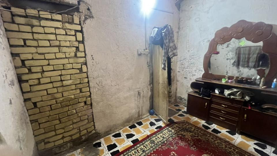 بيت للبيع حي الرحمه الأولى ١٠٠ متر طابقين أربع غرف نوم + صاله وديوانيه السعر ٣٢ ***********
