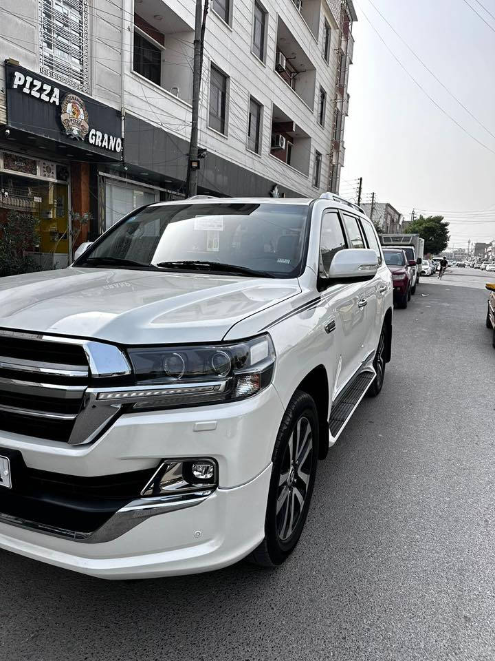 تويوتا لاندكروز 2019 ساز مكينه 6 سلندر 

ماشيه 102 

السياره باسمي رقم بغداد 

مكفوله من الصبغ والبارد جديده جدا  (قراءة الصبغ دبل كود صبغه ثخينه) من الشركة 
فقط بيها رصعه 

مواصفات 
فتحه
بصمه 
جلد
كراسي كهرباء 
جنطه شفط 
لايت اسود 
8 ايرباك 
وباقي المواصفات المعروفه مال ساز

السعر 505 

مكان السياره بغداد 

***********
