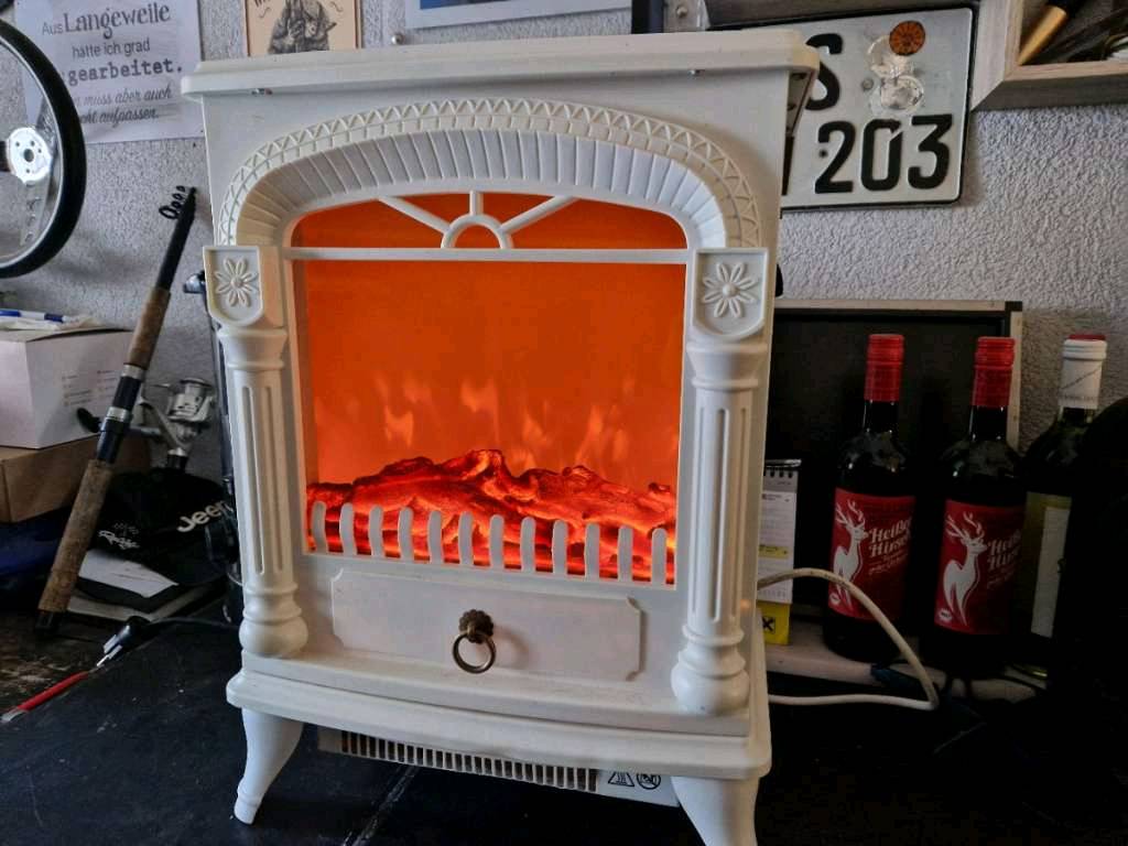 اخر وجبة لون ابيض فقط
 صوبة الجميلة #كرسمس 🎄 🤍 
صوبة كهربائية منظر حطب ونار 🔥
وهج 3D حقيقي عكس باقي الانواع 
تحتوي على فان تدفئة حرارة عالية
وثرموستات للتحكم بالحرارة
تشتغل ع السحب 
يمكن تشغيلها منظر فقط او تدفئة ومنظر
تصميم راقي مميز ✨

قياس 51سم الارتفاع 38x سم العرض
 تمتاز الصوبه بهيكل الخارجي قوي جدا

للحجز والأستفسار مراسلتنا 📩📨 
او الاتصال ***********
التوصيل لجميع المحافظات 🚚 
