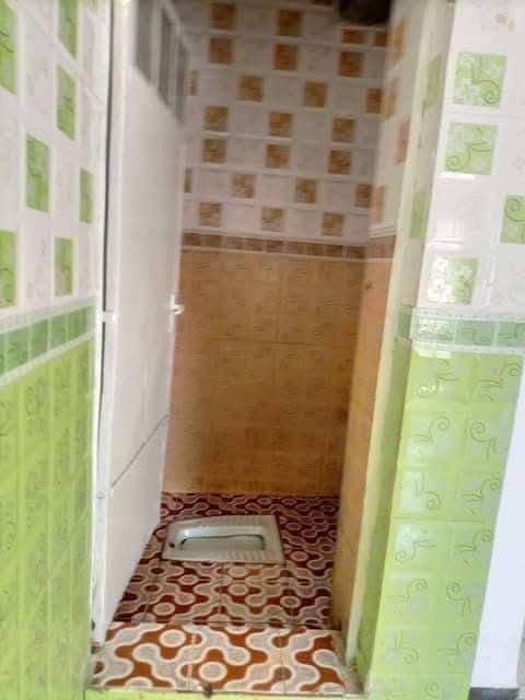 شقه الايجار  🏠طابق ثاني  

يحتوي على غرفه نوم وكنيدور مفتوح عالمطبخ وصحيات 

الموقع 🌏الاسكان مقابيل مستشفى الجمهوري 

الاستفسار الإتصال بالرقم  ‎***********متوفر واتساب
