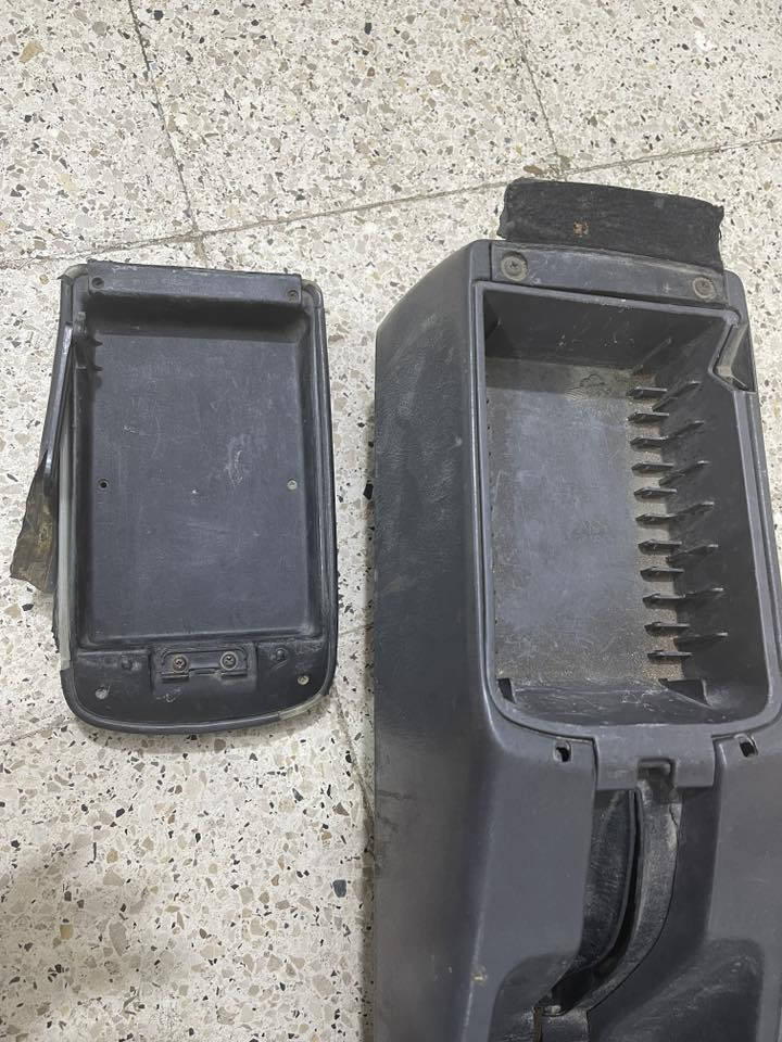 السلام عليكم 
غراض كروسيدا للبيع 
انطي سعر وتعال اخذهن 
العنوان البصره ابو الخصيب 
للاستفسار ***********
