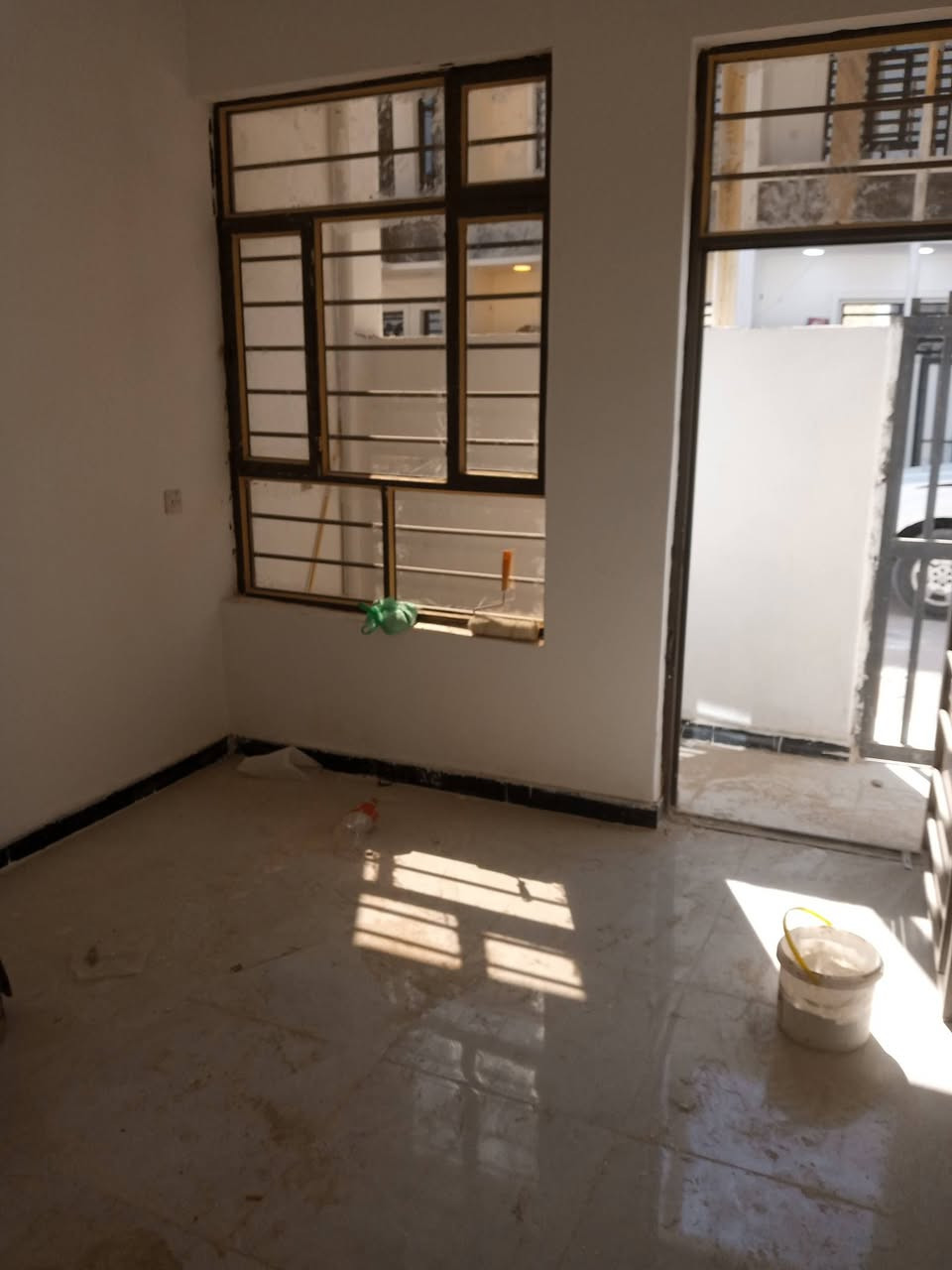 السلام عليكم بيت للبيع 70متر بنا ء طابوك الدوره خط النفط مجمع ذالفقار الرابع السعر 60مليون للاستفسار الاتصال على رقم ***********
