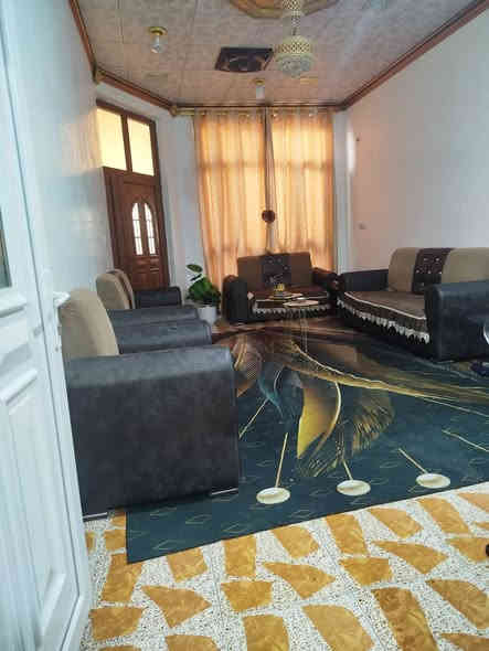 بيت بانميل فرع بين المدرسه شهيد جبار فرمان او الملعب قريب من شارع العسكري ثالث بيت مساحه 125 فول سيراميك قاطين متكون من مطبخ او استقبال او صارله او غرفة نوم او صحيات شنو موجود جوه موجود فوك زائد صحيات خارجي .  مجاري فرع صب كامل مع البيت كوانتر الالمنيوم سنك سيراميك  مع طخم قنفات استقبال مع البيت كامل سعر 55بي مجال لاستفسار اكثر ***********
