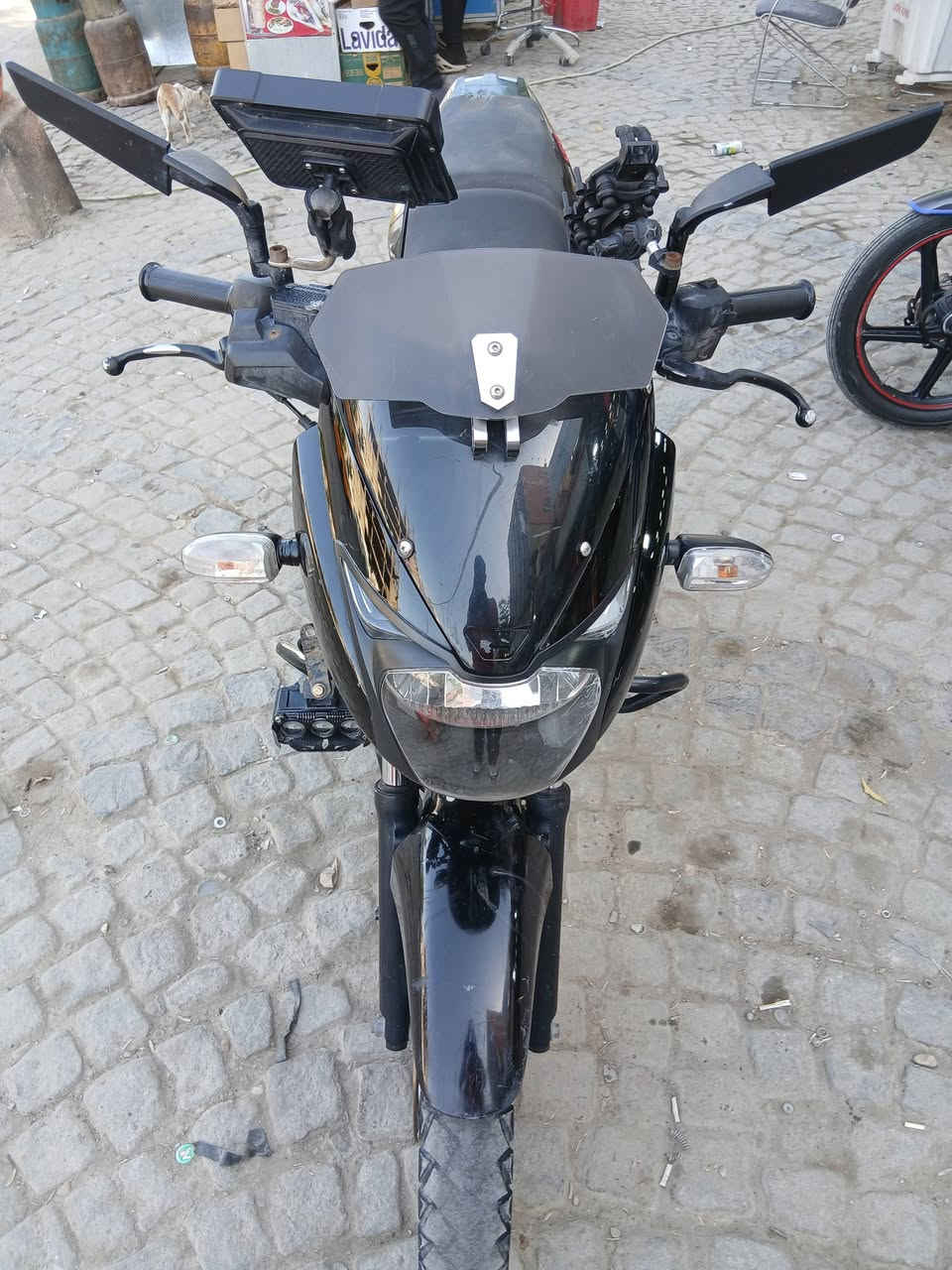 بولسر للبيع
مرقم واسط 
دراجه بيه خيط تبخير 
مكان بغداد الامين 
سعر 950 بيها مجال بسيط
***********

