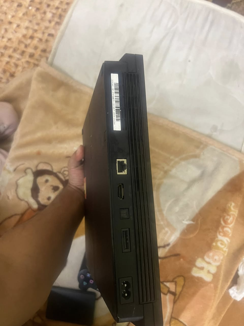 بلي ثري كامل هوة وملحقاته يدة جديدة نضافه فول جهاز شغال بي ألعاب داخل الجهاز وبي هارد خارجي تجي تفحص وتأخذة سعر  150 قفل *********** عنوان كربلاء شارع أحمد الوائلي يتوفر توصيل محافظات
