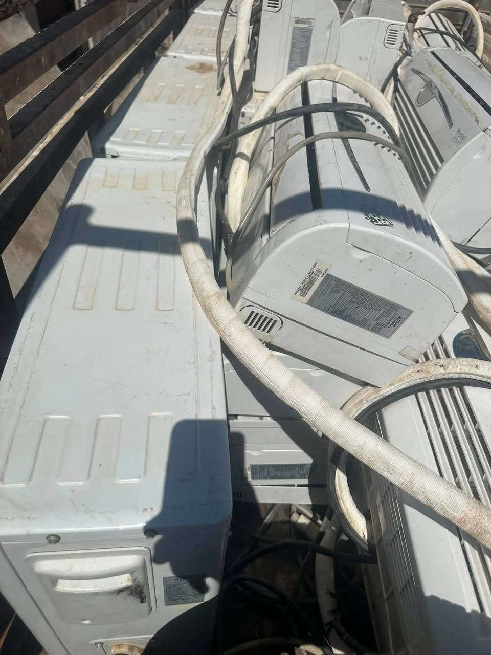 70 سبلت مال شركه مستخدم 3 اشهر نضافه 90/100 
كامل قطّعه خارجية وداخلية وبوريه بغداد المعامل *********** تواصل فقط ع خط ماسنجر مغلق
طن1  القطعه سعرها 160 الف
