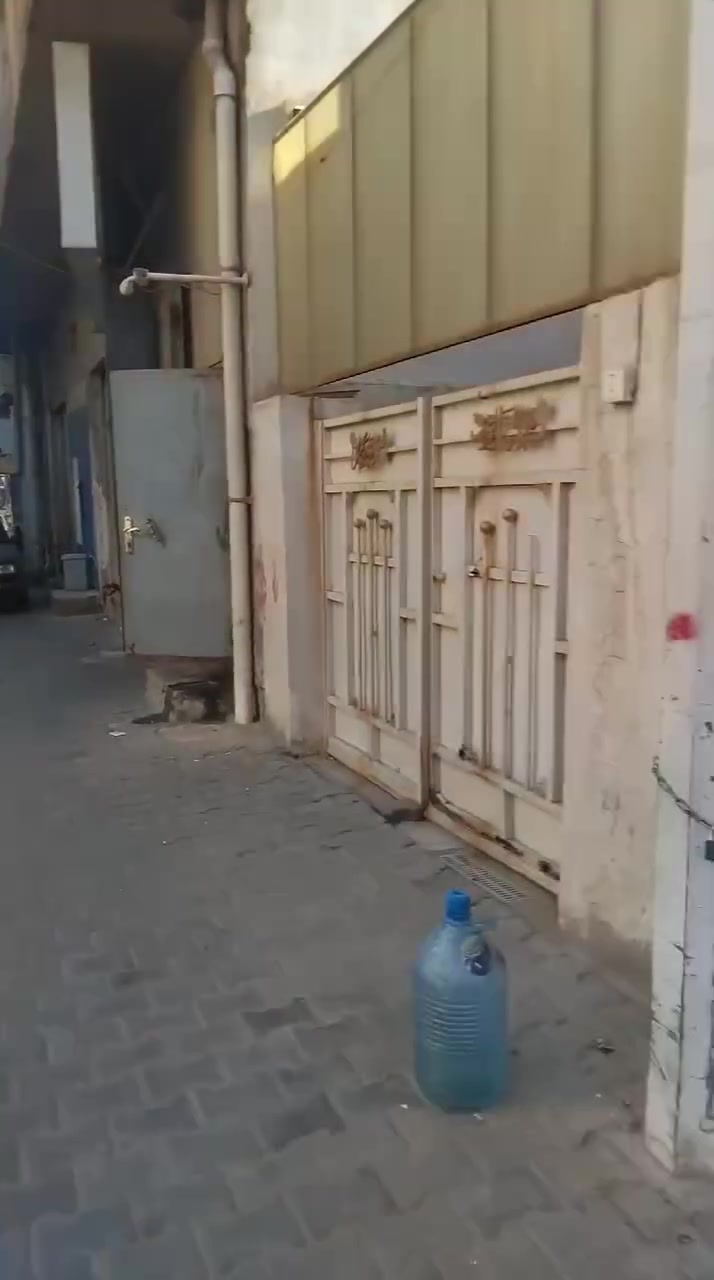السلام عليكم بيت ٦٠م للبيع الحريه الثانيه م٤٢٦ تفاصيل بالفديو السعر ١٣٥ رجاء لحد يكسر بالسعر ويعلق تعليق غير لائق مايعجبك السعر اعبر المنشور تحياتي الاتصال***********
