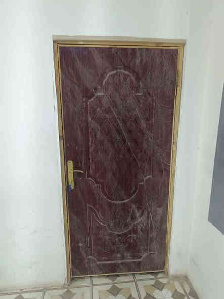 جام خانه للبيع ٣ في ٢٩٠ سعرها ٢٨٠ الف وبيها مجال 
تانكي ٥٠٠ لتر اصلي سعره ٤٠ الف بي مجال
بيبان خشب عدد ٥ سعر الواحد ٤٠ الف 

المكان الحولي شارع السوق 
‏‪*********** Singapore
