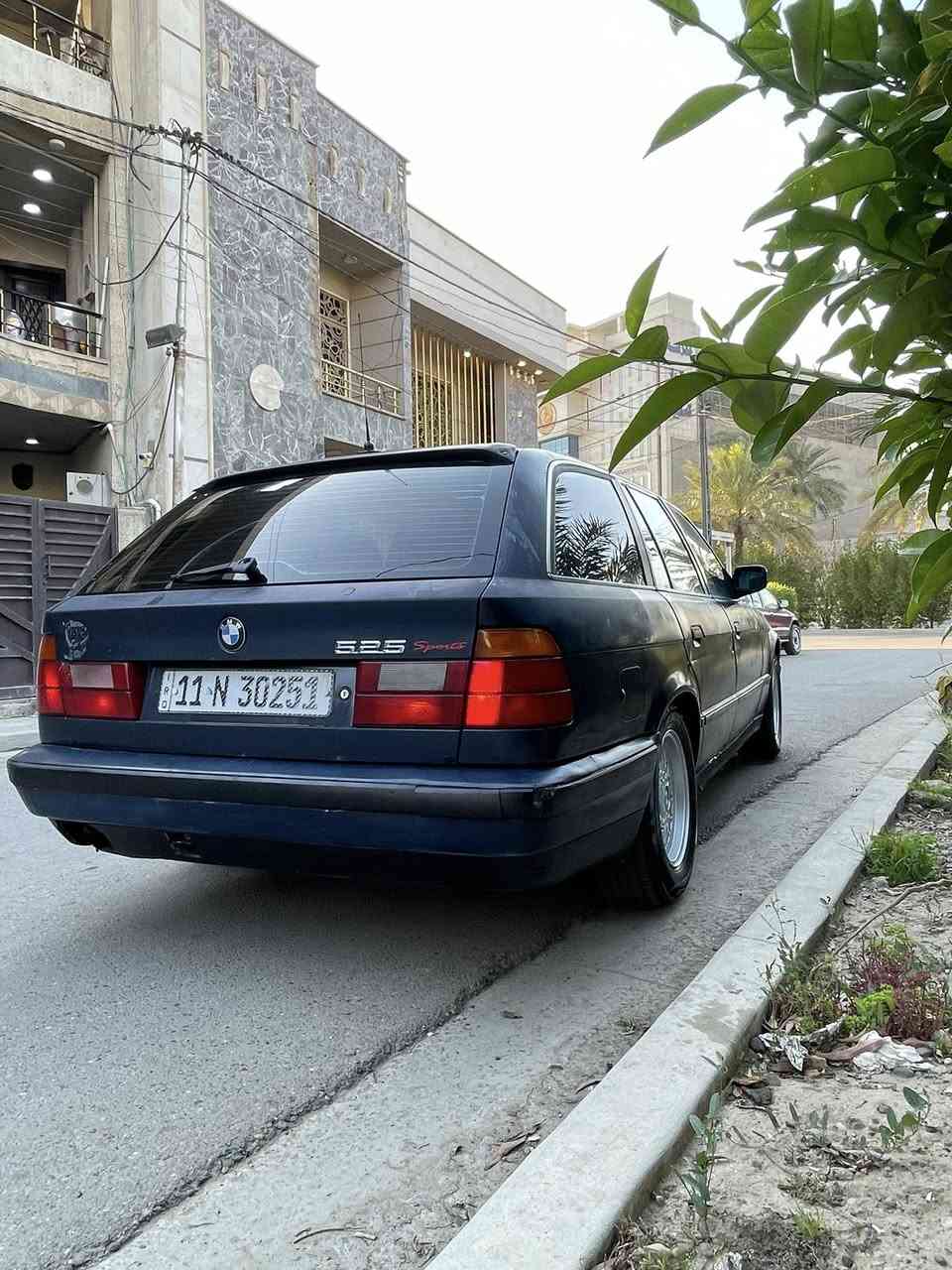 للبيع 525 مسكر كير عادي اصل 25 ستيشن موديل ١٩٩٢  سياره بدون حادث بدون معجون بدون صبغ سياره كلش قويه 
داخل حلد جدا نظيف 
تبريد ثلج 
كير ومكينه جدد ١٠٠/١٠٠
صدر امامي خلفي ١٠٠/١٠٠ 
كلج وكير جدد 
بور ستيرن جدد ستيرنها ريشه 
كهربائياتها كلها شغاله وبدون جطلات 
شاشه اندرويد بيها وسماعات جدد ترايك ٢٠٠ دك بيها وترايها لغير ر دوله تطلع عادي 
رقم بغداد الجديد تحويل ثاني يوم 
السعر ٤٨ وبيها مجال بسيط جدا 
مكاني بغداد السيديه 
*********** الشراي يتصل
