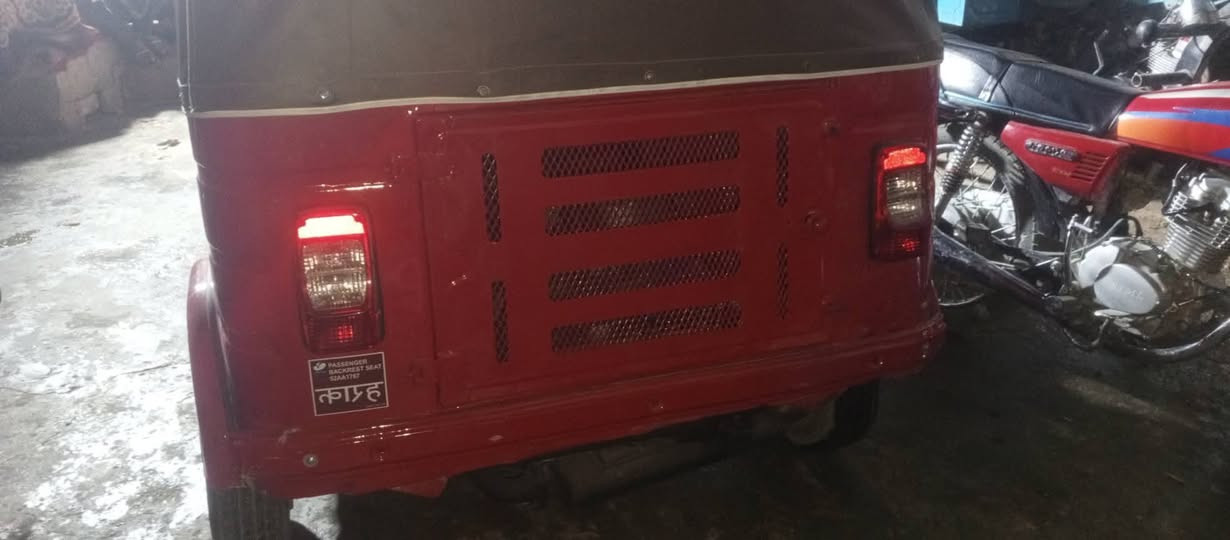 السلام عليكم تكتك زيل للبيع اوراق مكتب حسين بسمي شرط احله من الصوره  كهربائيات كله شغاله مكينه مكفوله مال بجاج 20 مكفوله لا تنقيص ولا تبخير تخم تايرات جديد دوشمه جديده باتري جديد مابيه قطرت خياس  التكتك بس كشر ازيل الباقي كله باجاج حته الكهربائيات بجاج مكانه بغداد السعر 2800 وبيه مجال***********
