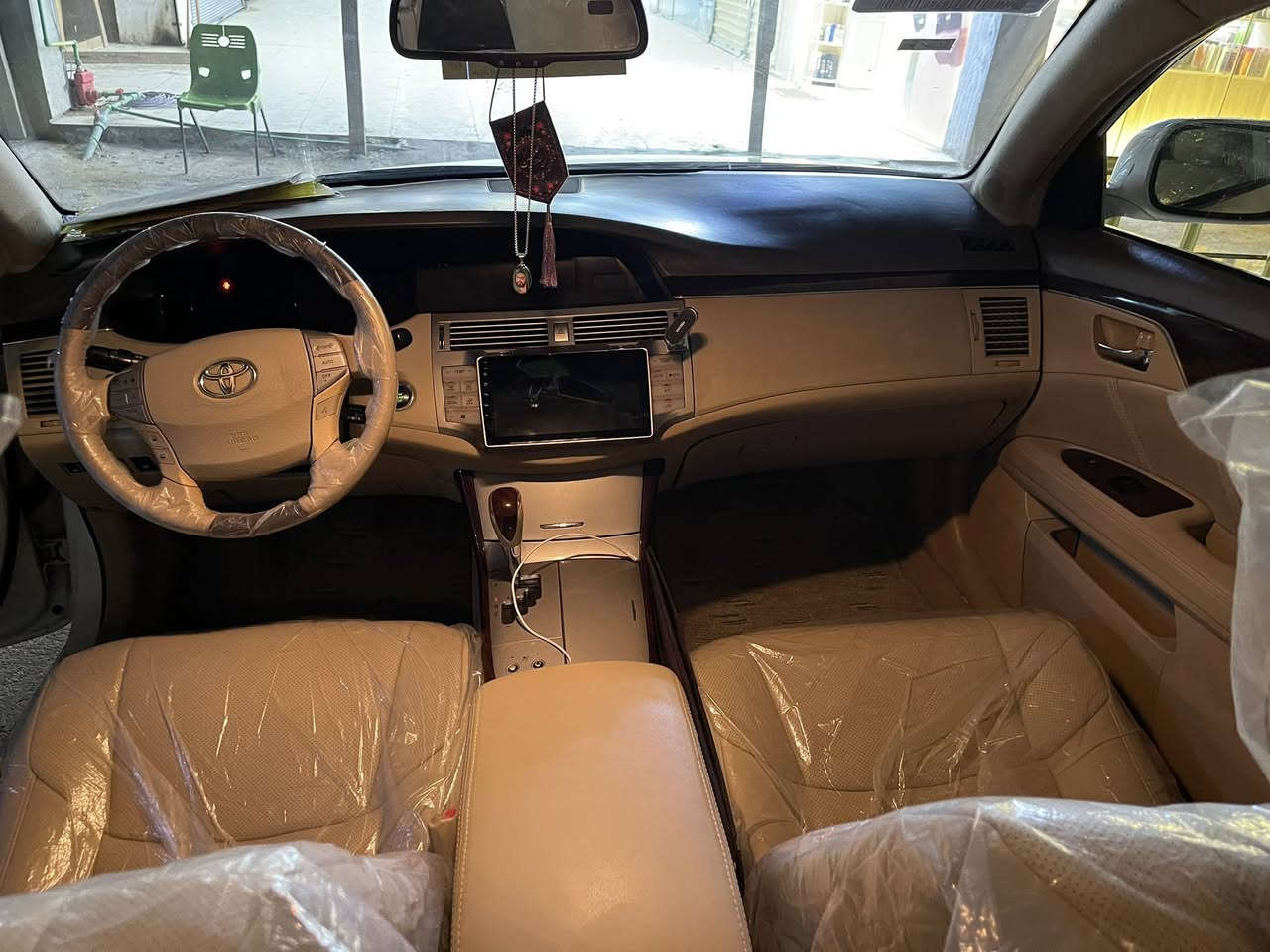 سلام عليكم للبيع افلون موديل 2009 رقم نجف مميز السياره فول خليجيه ماشيه 247 الف كير محرك مامفتوحات السياره بيها صوت راجز بس اول مشغل الصبح والسياره بيها سونار ضرر الجاملغ الامامي وطرف البنيد والباقي كفاله  للاستفسار الاتصال ***********
