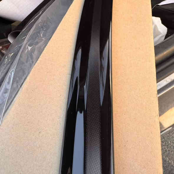 شباب بما انو جاي المطر والي يريد يخلص من سالفه الوحيف
وصلتني  مطريات تسلا اصليات 

وكاله  مختوم مو مثل  الي بالسوق اللون ميتغير بلاستك مقوى ضد الكسر ومتاثر على سكوبات اذا شاد سكوب
***********
