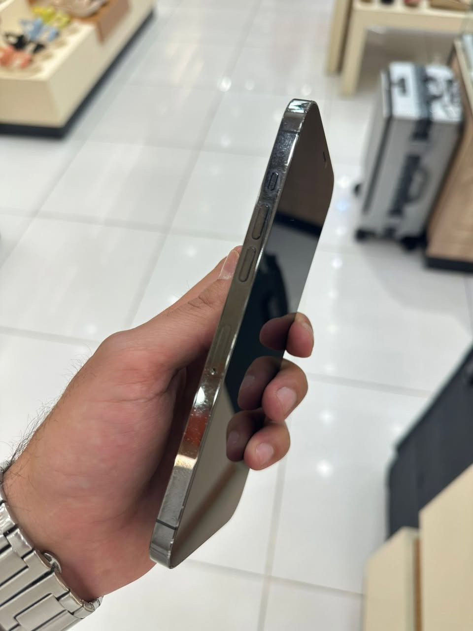 ايفون ١٢ برو ماكس وتر بروف
شاصي بي شخوط باقي جهاز وتر 
شحن ممتاز جدا بطاريه ٨٨ 
ذاكره ٢٥٦ السعر ٥٥٠ الف وبي مجال
جهاز مال جناي تواصل خاص


**إذا كنت صاحب هذا الإعلان وتريد حذفه لأي سبب، رجاءا أرسل رسالة إلى الدعم الفني**