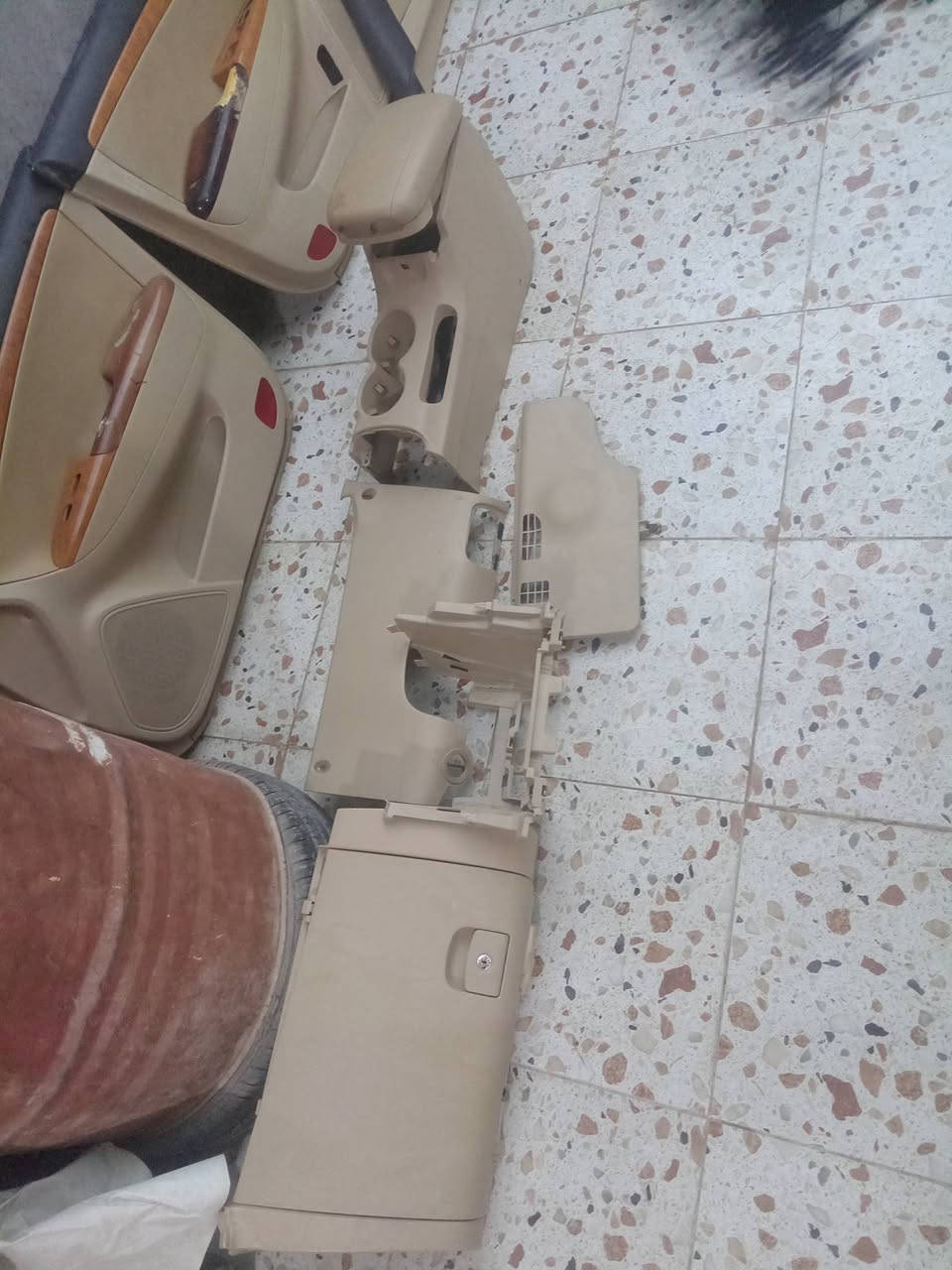 سلام عليكم ورحمة الله وبركاته
بطاين نظاف سوناتا للبيع أمريكي

عصان بيجي وجكمجه بيجي نظاف شرط

مري تخم بيض أمريكي ماينطبك وين جماعه خصوصي لون ابيض وبعض مري

جويتر نظيف شرط

سلف تفسيخ

تخم يدات مال بوب

كصه ستيله مال بنيد

وسماعات مال مري فقط يسار
شاشات مال كوري شرط شغل وضمان
رقم مبايل ***********
كربلاء
