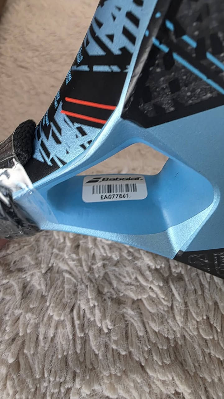 مضرب بادل ماركة (Babolat Air Veron) جديد ما مستخدم بعده بالجيس
***********
