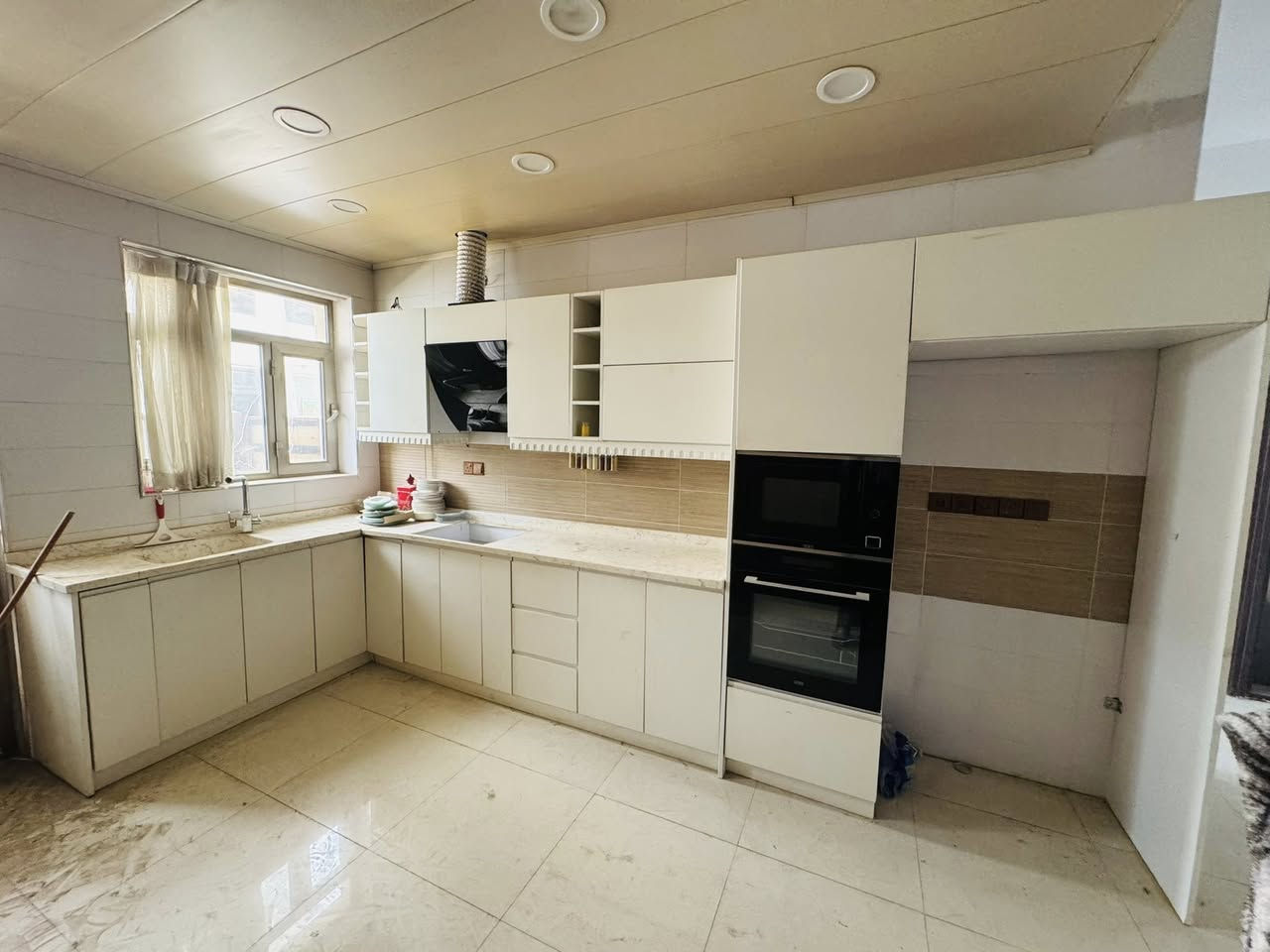 كاونتر تركي والسطح مرمر صار فتره من مسويته امانه الله جديد اي خدش مابي صار فتره من مسويته بس صارت عندي نقله

داخل مالاته كله سلات جدوره 
وسلات اماعين وحاوية نفايات 
صار عليه ٣١ ورقه 

وداريده مليون ونص وبي مجال لشرايه 
مكاني بغداد اليرموك


**إذا كنت صاحب هذا الإعلان وتريد حذفه لأي سبب، رجاءا أرسل رسالة إلى الدعم الفني**