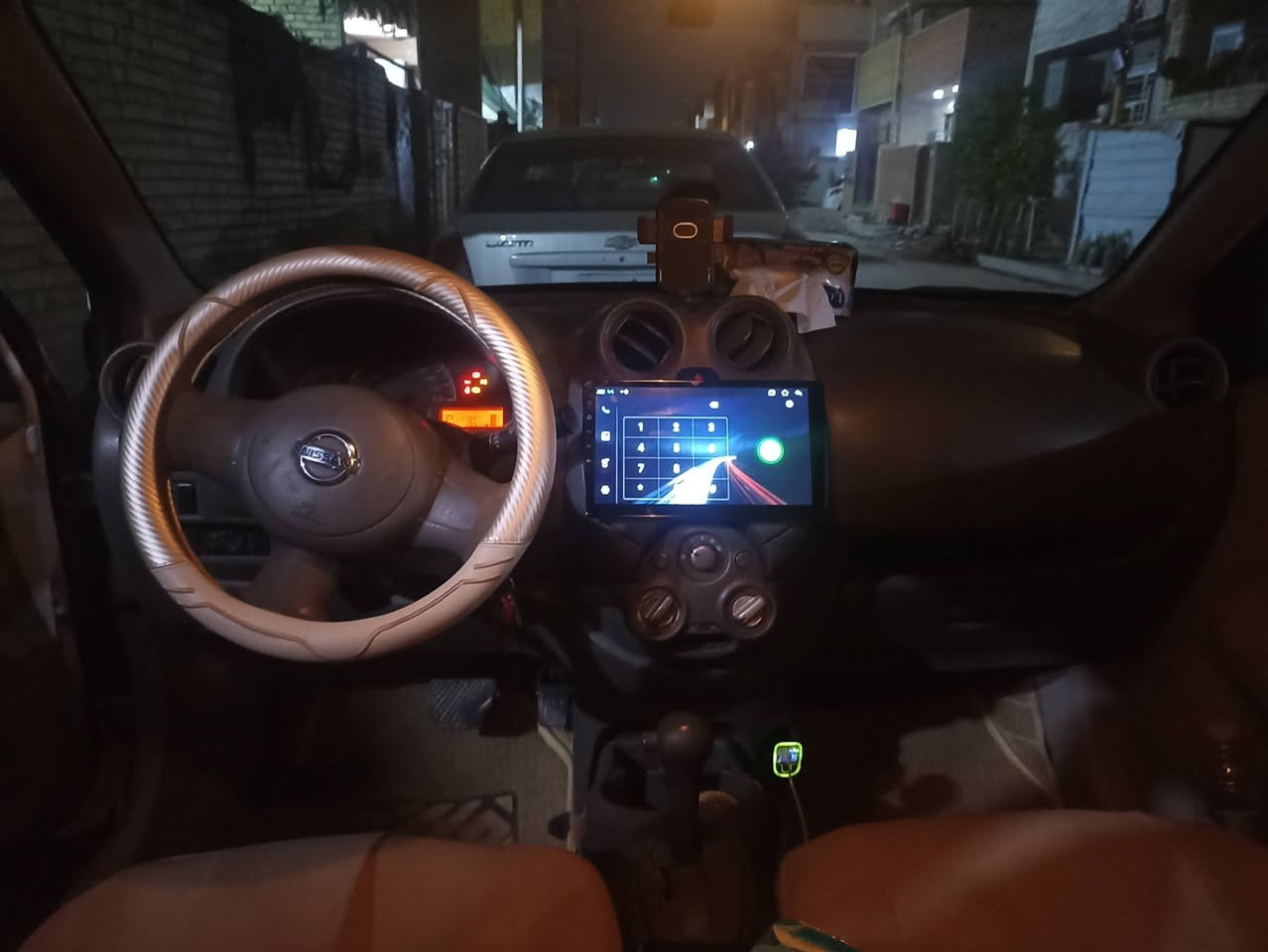 نيسان سني 2013 هندي بليته الزركه رقم اربيل بس عربي سنويه 2030 هزه جديده تحويل أو وكاله بيه قطعه وحده صبغ جاملغ خلفي باقي السياره بيها اماكن بارد وبعض الشخوط كير مكينه كله تمام تبريد مجمده سياره جاهزه من كلشي كير AT المرغوب السعر 77 وبيه مجال العنوان بغداد الجزيره السياحيه رقم ***********
