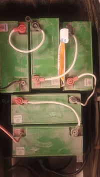 باتريات لبيع  مستخدمة شهرين السعر خاص 07887993907