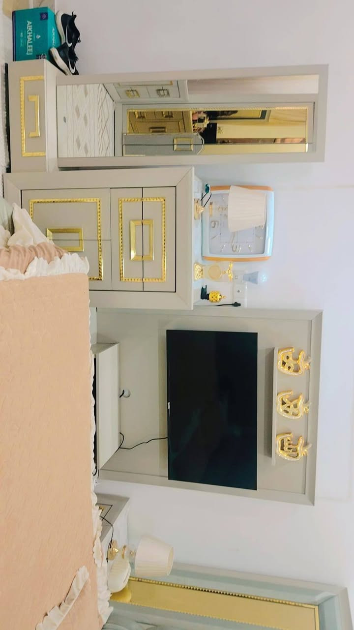 سلام عليكم غرفه نوم تركيه للبيع جديده ونظيفه 
12 قطعه الخشب الثقيل الاستفسار *********** عمارة, ميسان
