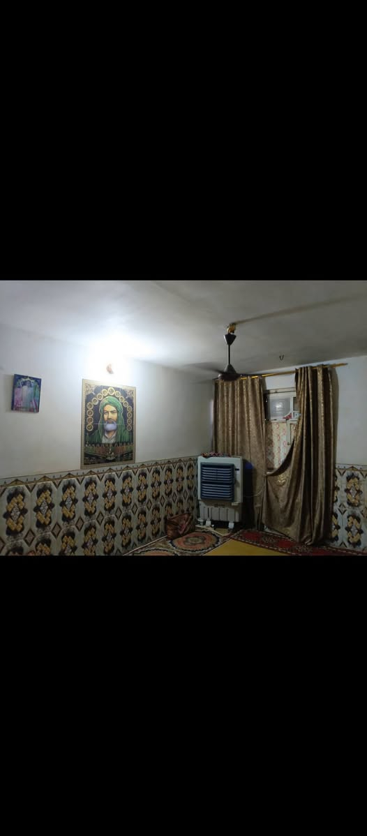 سلام عليكم بيت للبيع مكان الحسينيه نهاية خدمات مسقط المساحه 125 طابقين عدد الغرف 4 استقبال ومطبخ وتواليت مشترك داخلي وتواليت خارجي التفاصيل اتصال على الرقم ‏‪***********‬‏
