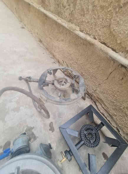 مشاعل عدد ٤ واحد يتركب بالقنينة و٣ ارضي  وقنينة حجم صغير وكما موضحة بالصورة كلهن بسعر ٦٠ الف كلهن لمن يرغب بالشراء المراسلة على الخاص او الاتصال على الرقم *********** علما ان المكان شارع فلسطين ساحة بيروت
