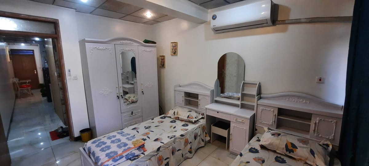 سلام عليكم من رخصة الادمن المسؤول المحترم شقه مؤثثة للايجار غرفة وصالة وخدمات طابق٢مصعد٢٤ساعه تصلح موضفين اوطلاب اوعوائل بنايه محترمه كامرات ٢٤ساعه من قبل مكتب داخل البنايه كراده داخل مقابل بنزين خانه ابوقلام شارع جبس الكراده بنايه حمورابي ***********
