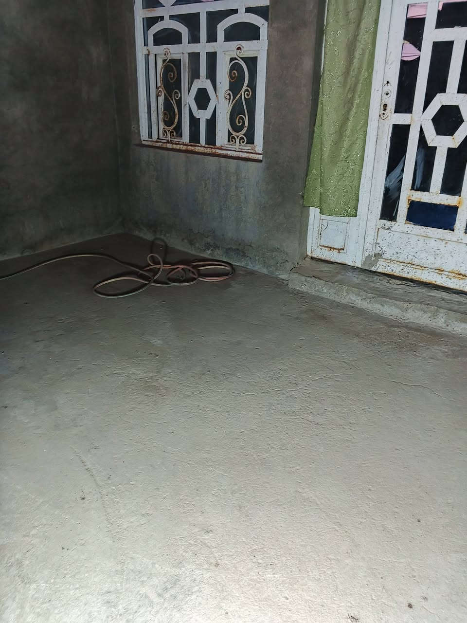 سلام عليكم دار الايجار مكانه شارع 80  يم موسسه العين قريب عل شارع العام  مساحه 100 متر غرفه جبيرة مطبخ صاله كلدور صحيات اوكراج الاستفسار عل رقم او مراجعت مكتب ابو سرمد التميمي مقابل مدينة ألعاب أرض بابل ***********بي واتساب
