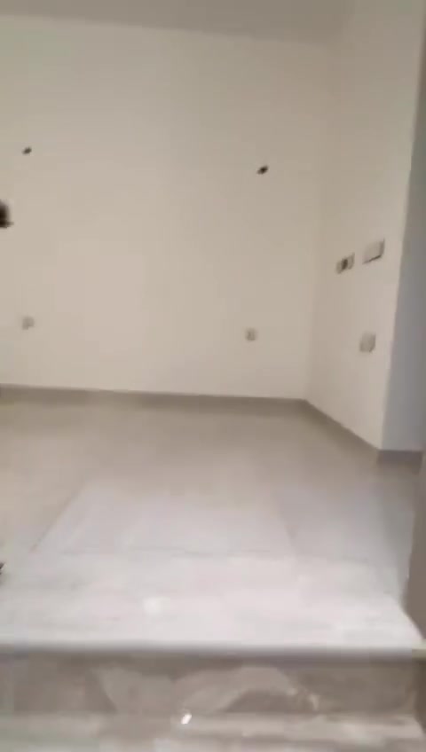 السلام عليكم بيتين كل بيت مساحه ١٥٠ م البيت الواحد بي ٥ غرف نوم ماستر او ٧ حمامات الموقع بغداد الجادريه للإيجار السنوي 30 الف للتواصل ***********
