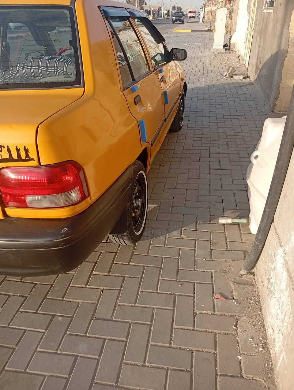 السلام عليكم سايبه مديل 18 رقمه بصره مكينه كير تبريد حداديه تخم تاير لايت زنون السياره تحويل ابيع الهيئة والقرامات على المشتري السنويه منتهيه السياره حله من الصور السعر 25 بس تصال فقط *********** البصره حي الحسين اولاين
