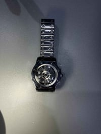 ساعة رجالية السعر على السوم متواجد فيس و واتساب 07716482767