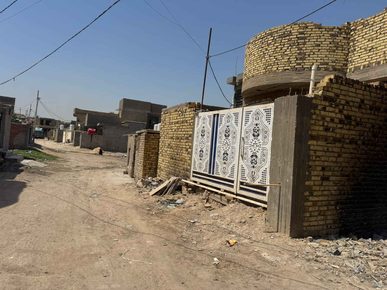 بيت مساحة 150متر الموقع شارع 80خلف اضواء بابل للتواصل ومعرفة باقي التفاصيل التواصل خاص او الاتصال على الرقم ‭0780 216 3852‬
