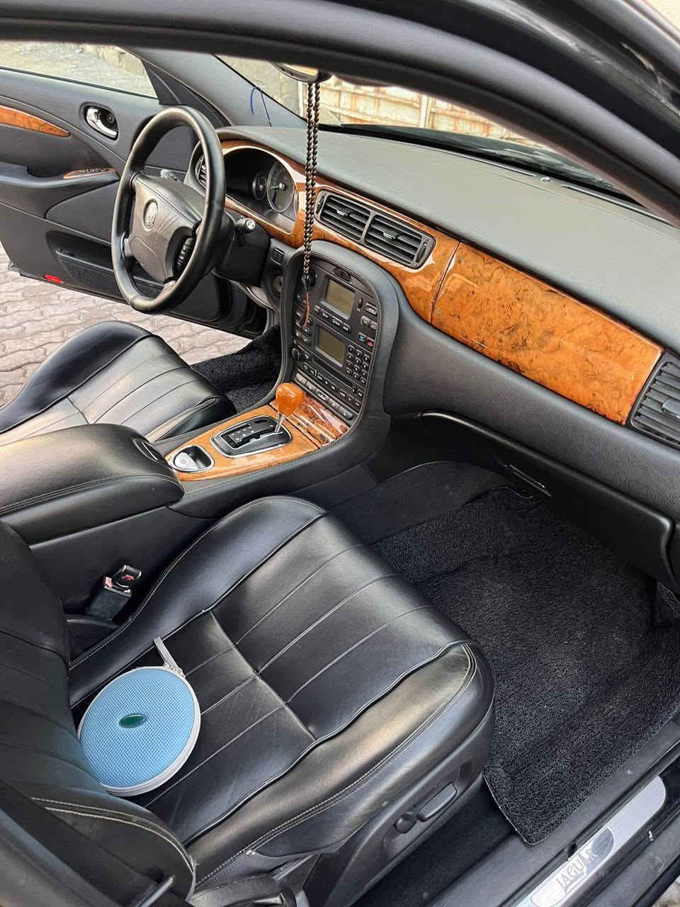 سلام عليكم جاكوار S Type موديل 2007
رقم بغداد الجديد باسمي سنويه إلى 2030
بيه حادث فقط المدكر الخلفي واضح بالصور
وباقي السياره مكفوله و مواصفته واضحه بالصور
السياره بيه محرك بطه 3000 وكاسره رنكات
يعني يراد اله محرك وحداديه عامه 
السعر 70 ورقه وبيه مجال قليل
هاتف *********** البصرة, العراق
