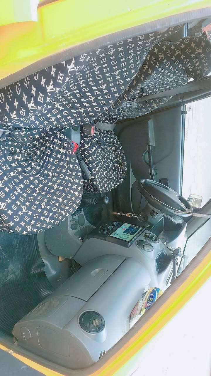 السلام عليكم سايبه موديل 17 سياره 
خير من لله مكينه وكير مكفول 
تبريد شغال مكان بغداد مدينة الصدر 
السيارة بسمي احول ثاني يوم 
تصال ***********
