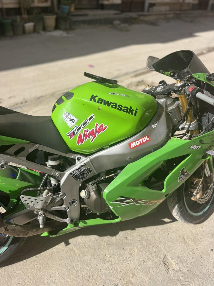 كاوسكي نينجا 2004ممشه دراجه 48الف دراجه بحالت لوكاله نضيفه سعر 25ورقه 
رقم ***********
