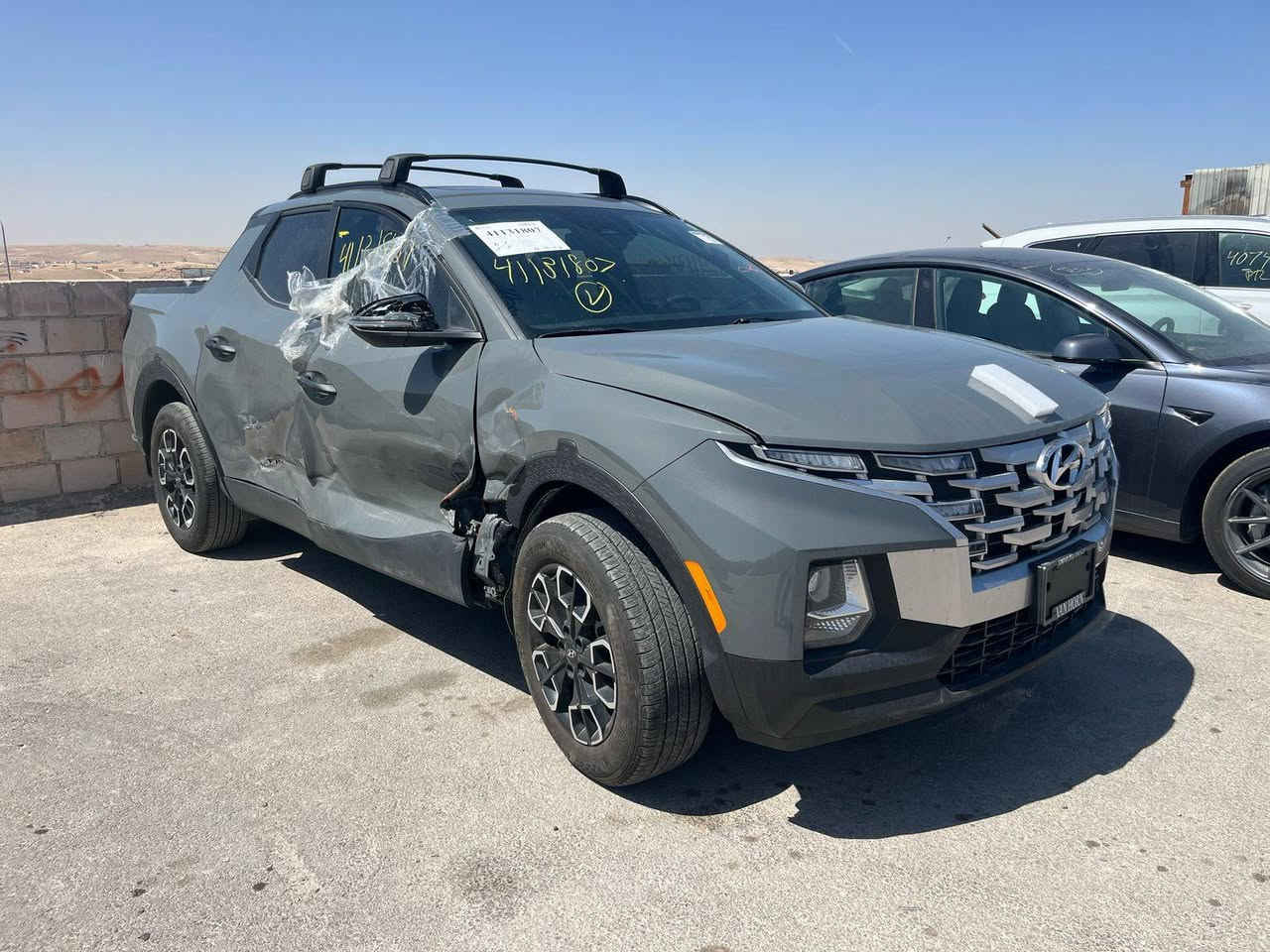 سانتا كروز 2023 حادثها كما موضح بلصور سيارة بدون اريباك سيارة نضيفة يشهد الله وكاملة مرقمة برغي ما نقصها لون سمنتي مميز سعرها 210بيها مجال اي استفتار هاذ رقمي ***********
